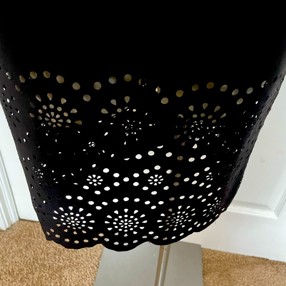 Eyelit embroidered pencil skirt